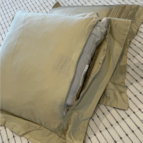 Court of Versailles Caprice Standard Set of 3 Down Throw Pillows in Haze (?) - Picture 3 of 3